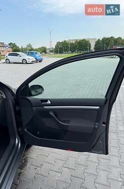 Хетчбек Volkswagen Golf 2007 в 