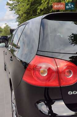Хэтчбек Volkswagen Golf 2008 в 