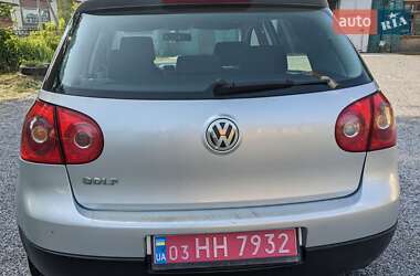 Хэтчбек Volkswagen Golf 2004 в 