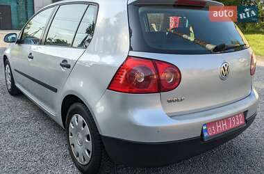 Хэтчбек Volkswagen Golf 2004 в 