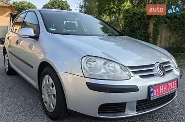 Хэтчбек Volkswagen Golf 2004 в 