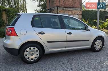 Хэтчбек Volkswagen Golf 2004 в 