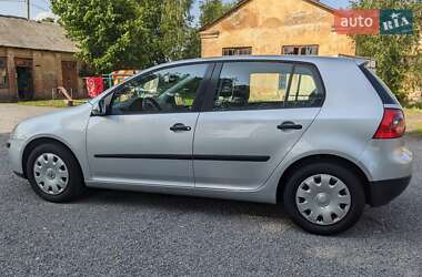 Хэтчбек Volkswagen Golf 2004 в 