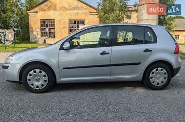 Хэтчбек Volkswagen Golf 2004 в 