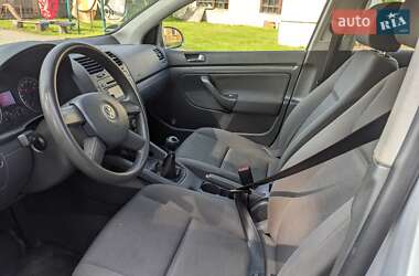Хэтчбек Volkswagen Golf 2004 в 