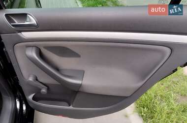 Хэтчбек Volkswagen Golf 2008 в 