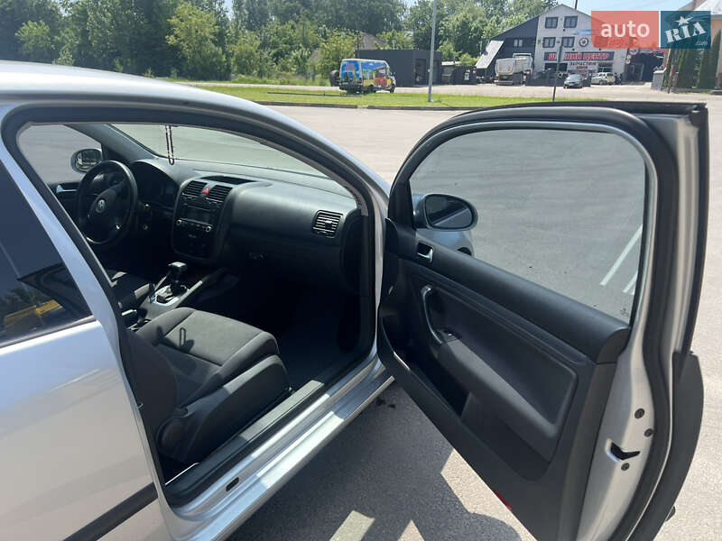 Хэтчбек Volkswagen Golf 2006 в Самборе