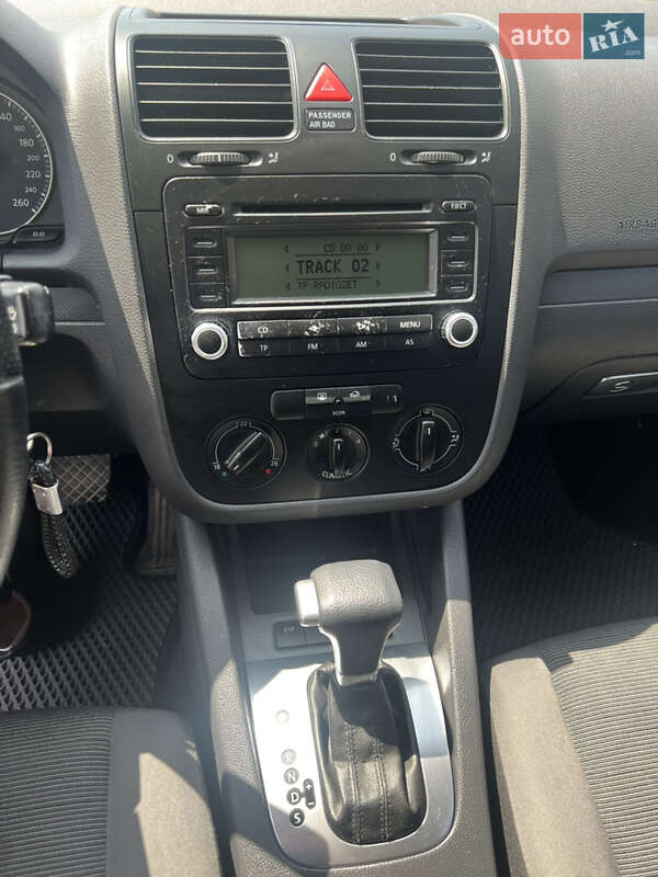 Хэтчбек Volkswagen Golf 2006 в Самборе