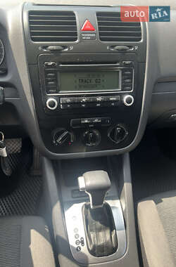 Хэтчбек Volkswagen Golf 2006 в 