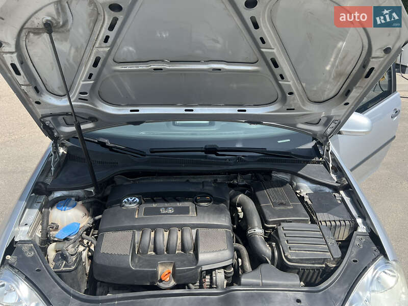 Хэтчбек Volkswagen Golf 2006 в Самборе