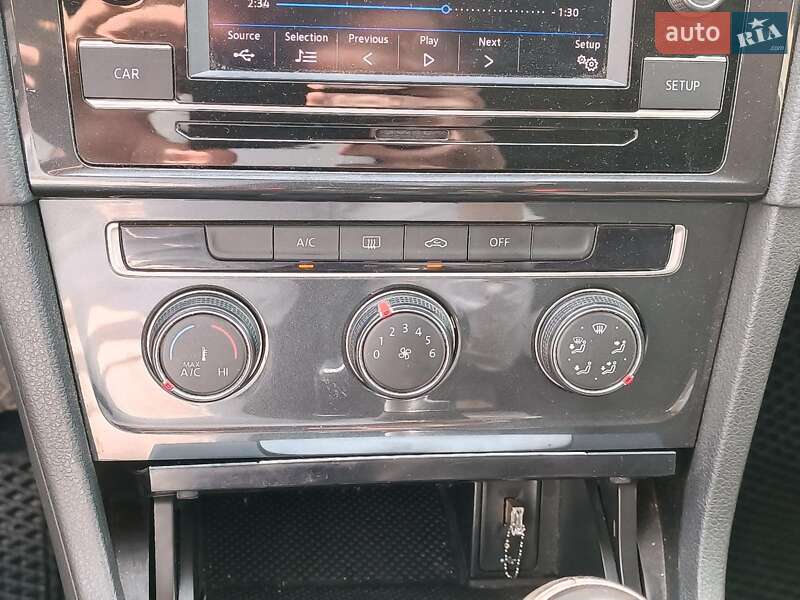 Хэтчбек Volkswagen Golf 2019 в Харькове