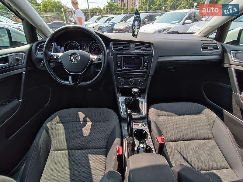 Хэтчбек Volkswagen Golf 2019 в Харькове