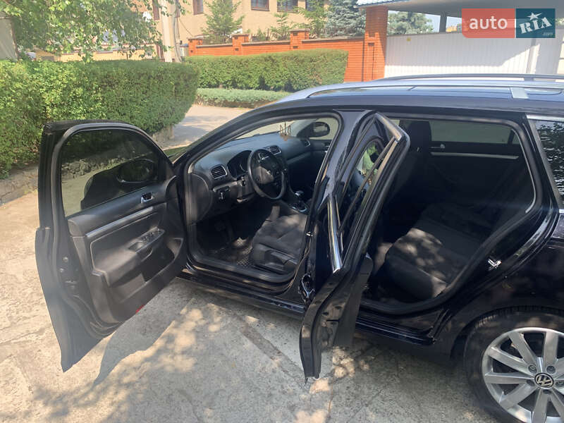 Універсал Volkswagen Golf 2010 в Дніпрі