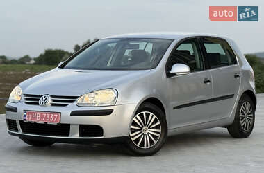 Хэтчбек Volkswagen Golf 2004 в 