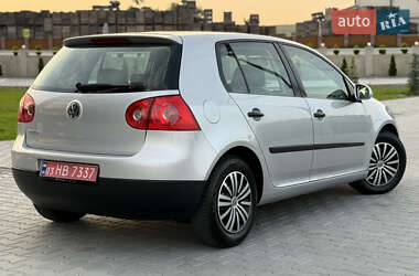 Хэтчбек Volkswagen Golf 2004 в 