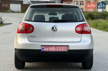 Хэтчбек Volkswagen Golf 2004 в 