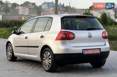 Хэтчбек Volkswagen Golf 2004 в 