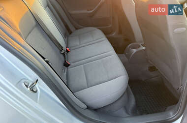 Хэтчбек Volkswagen Golf 2004 в 