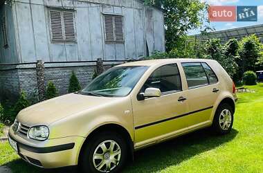 Хетчбек Volkswagen Golf 2002 в Києві