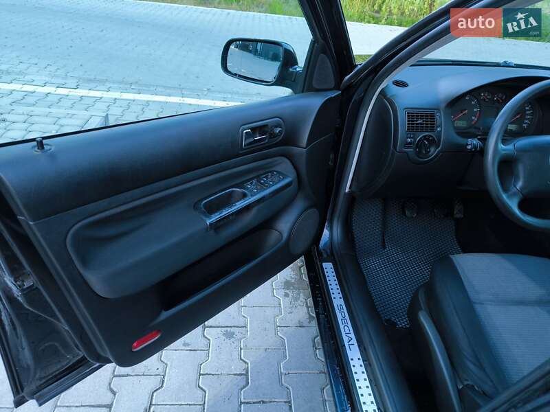 Універсал Volkswagen Golf 2002 в Чернівцях
