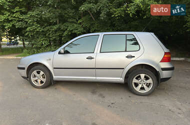 Хэтчбек Volkswagen Golf 2003 в 