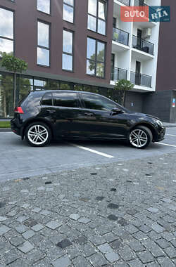 Хетчбек Volkswagen Golf 2016 в Ужгороді