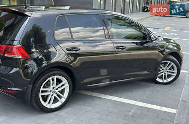 Хетчбек Volkswagen Golf 2016 в Ужгороді
