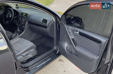Хэтчбек Volkswagen Golf 2009 в 