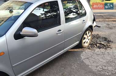 Хетчбек Volkswagen Golf 2001 в 