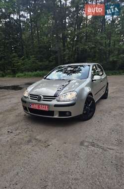 Хэтчбек Volkswagen Golf 2004 в Бродах
