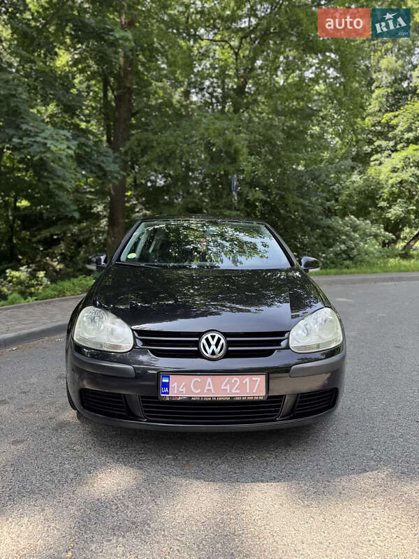 Хетчбек Volkswagen Golf 2004 в 