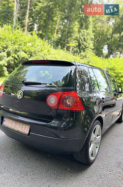 Хетчбек Volkswagen Golf 2004 в 