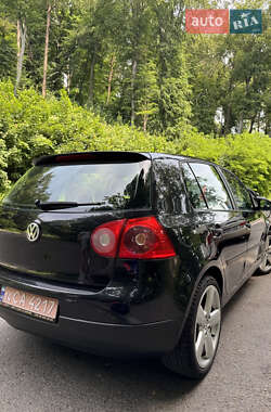 Хетчбек Volkswagen Golf 2004 в 