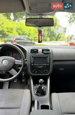 Хетчбек Volkswagen Golf 2004 в 