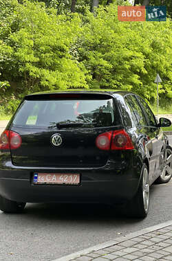 Хетчбек Volkswagen Golf 2004 в 