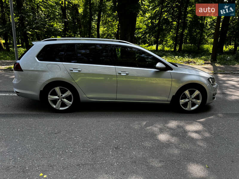 Универсал Volkswagen Golf 2014 в Черновцах