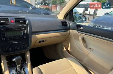 Хетчбек Volkswagen Golf 2006 в 