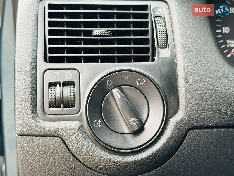 Хетчбек Volkswagen Golf 2000 в Харкові