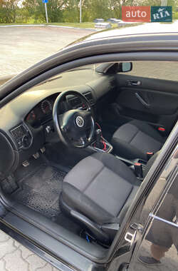 Хетчбек Volkswagen Golf 2000 в 