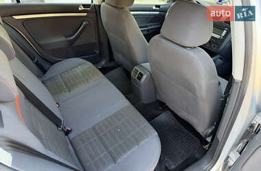 Хэтчбек Volkswagen Golf 2007 в 