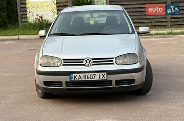 Хетчбек Volkswagen Golf 2001 в Житомирі