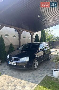 Хэтчбек Volkswagen Golf 2005 в Мукачево