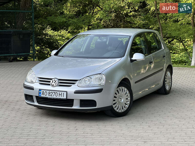 Хэтчбек Volkswagen Golf 2004 в 