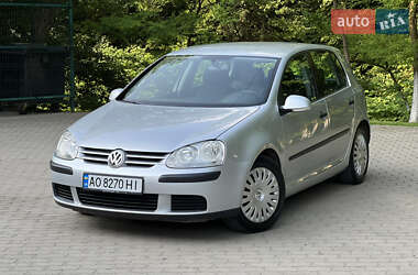 Хэтчбек Volkswagen Golf 2004 в 