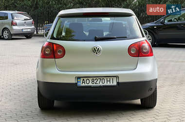 Хэтчбек Volkswagen Golf 2004 в 
