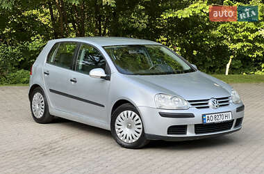 Хэтчбек Volkswagen Golf 2004 в 