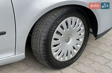 Хэтчбек Volkswagen Golf 2004 в 