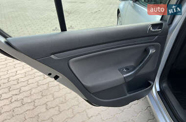 Хэтчбек Volkswagen Golf 2004 в 
