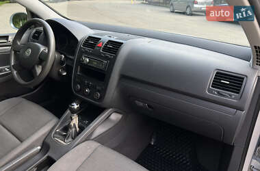 Хэтчбек Volkswagen Golf 2004 в 