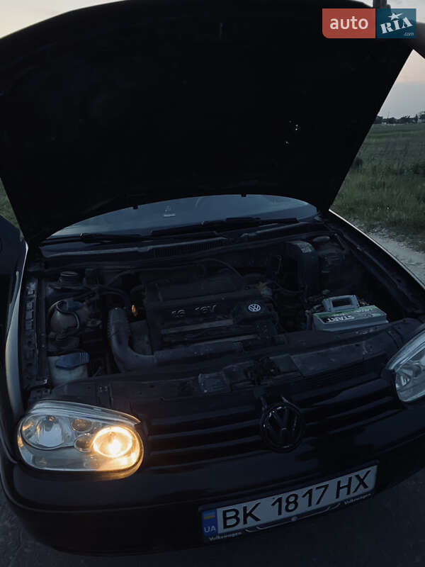 Хэтчбек Volkswagen Golf 2000 в Березному